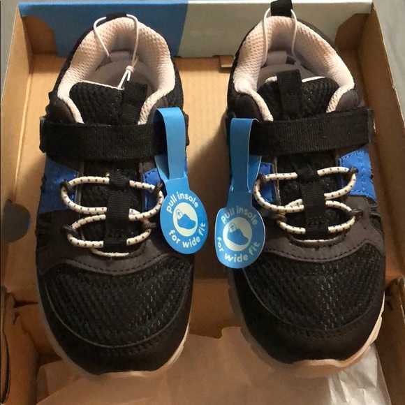 stride rite dive sneaker